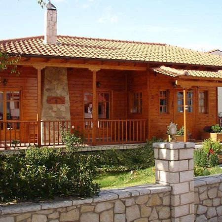 Xylino Chalet Калаврита Экстерьер фото