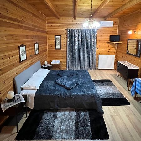 Xylino Chalet Калаврита Экстерьер фото