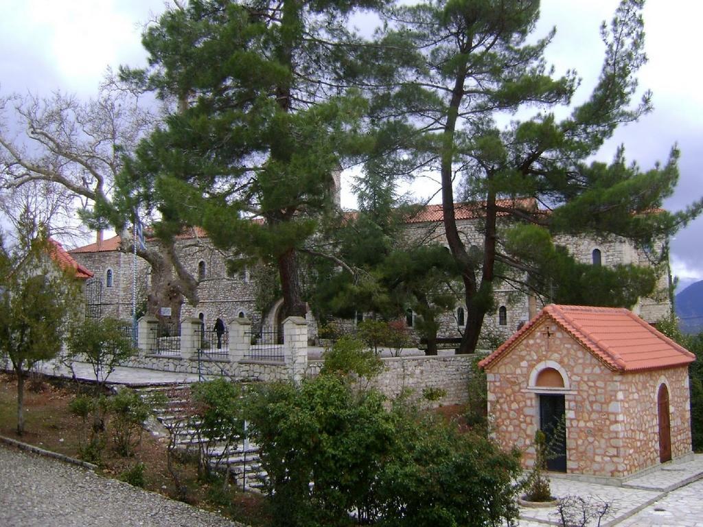 Xylino Chalet Калаврита Экстерьер фото