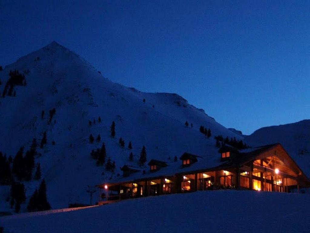 Xylino Chalet Калаврита Экстерьер фото