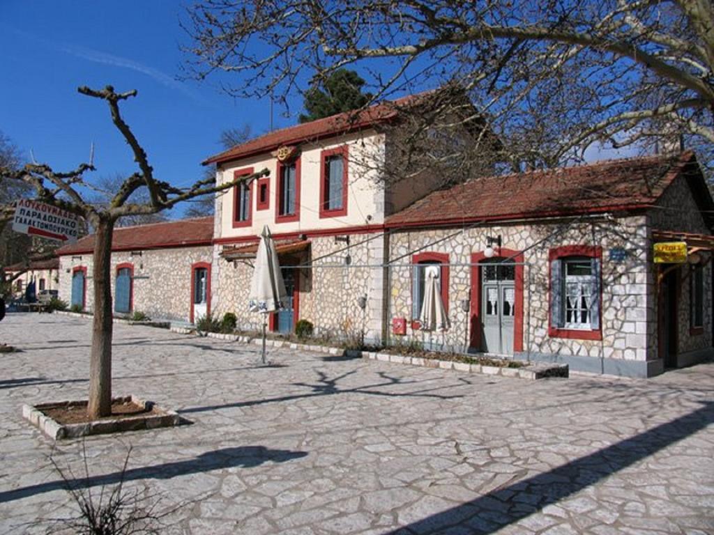 Xylino Chalet Калаврита Экстерьер фото