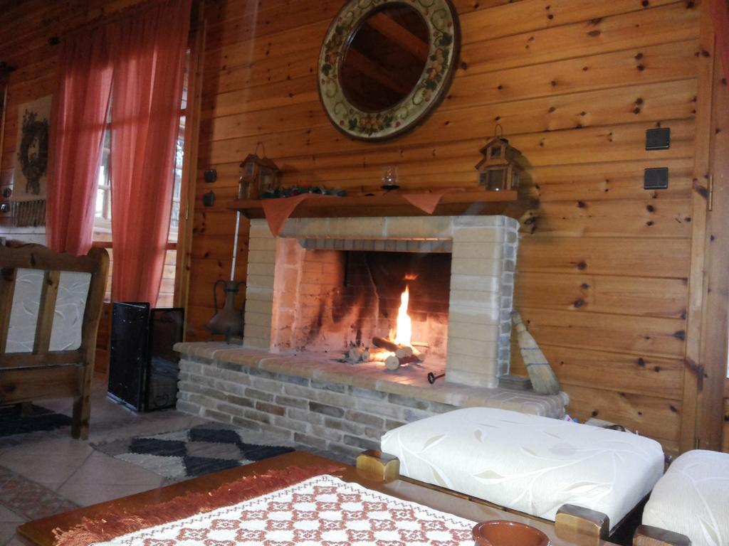Xylino Chalet Калаврита Экстерьер фото