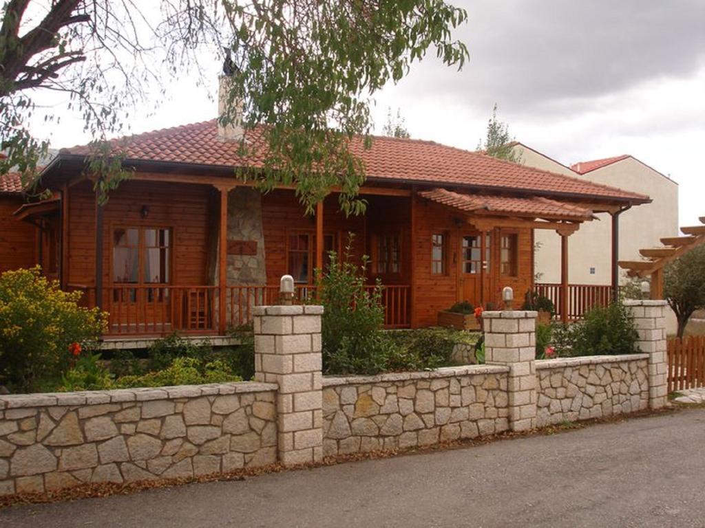 Xylino Chalet Калаврита Экстерьер фото