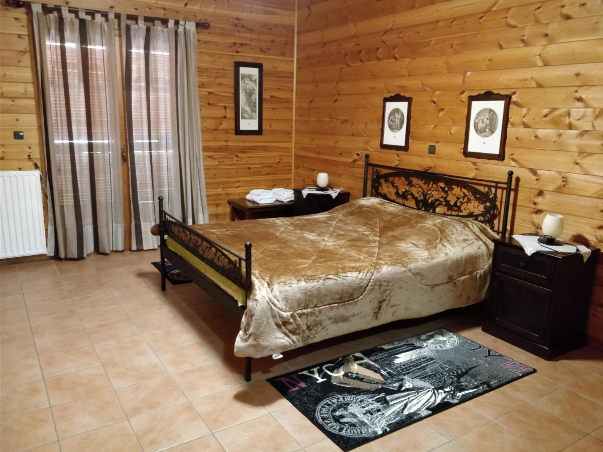 Xylino Chalet Калаврита Экстерьер фото