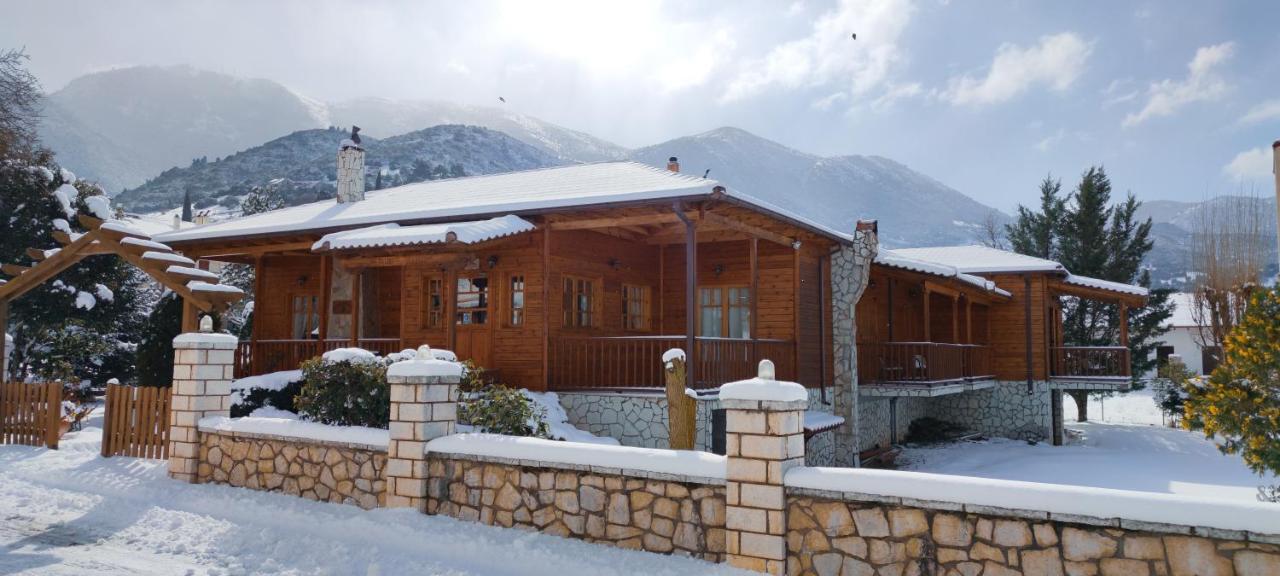 Xylino Chalet Калаврита Экстерьер фото