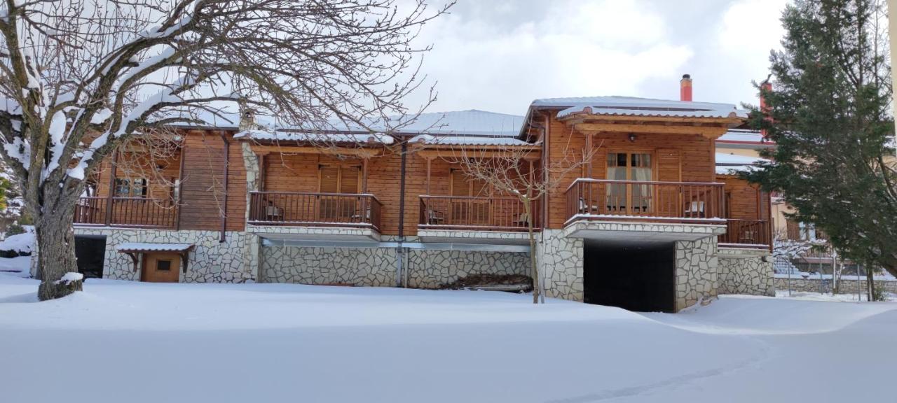 Xylino Chalet Калаврита Экстерьер фото