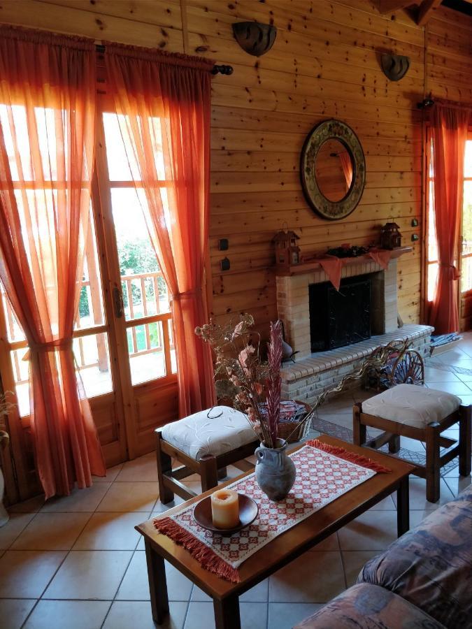 Xylino Chalet Калаврита Экстерьер фото