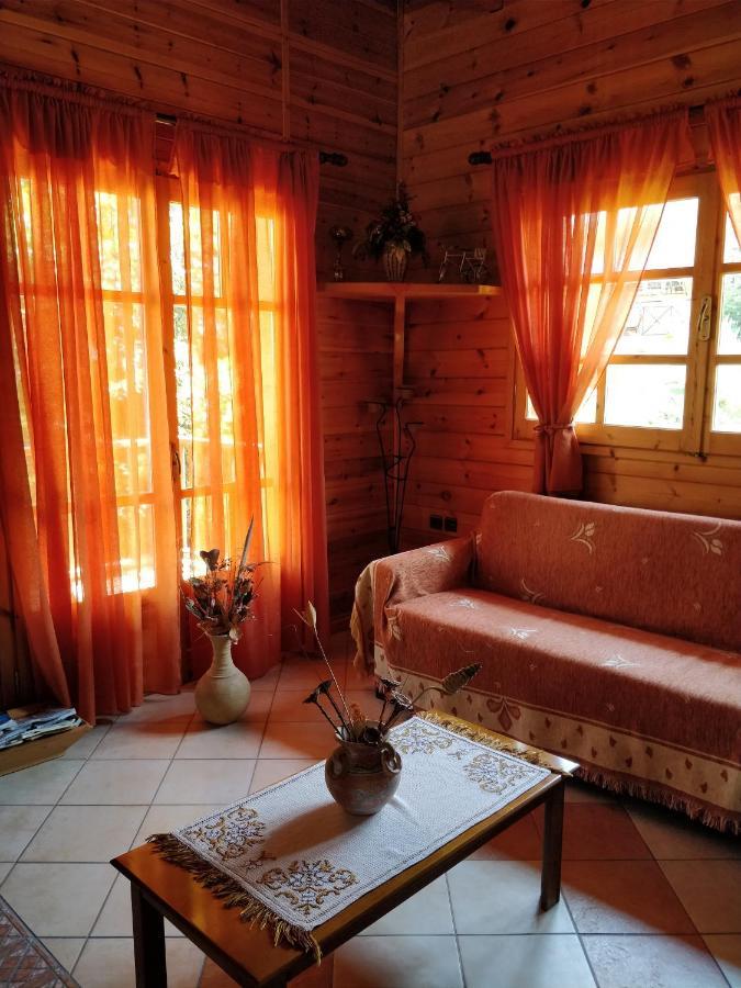 Xylino Chalet Калаврита Экстерьер фото