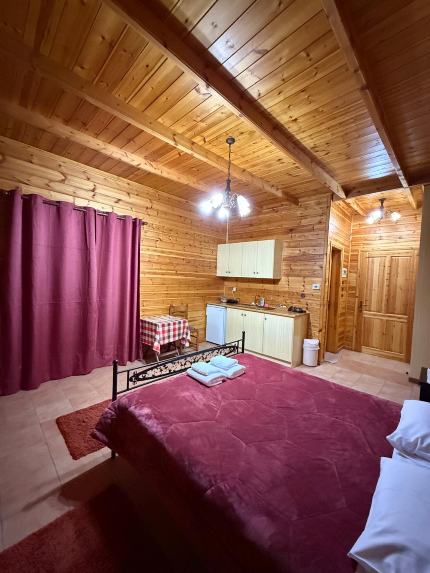 Xylino Chalet Калаврита Экстерьер фото