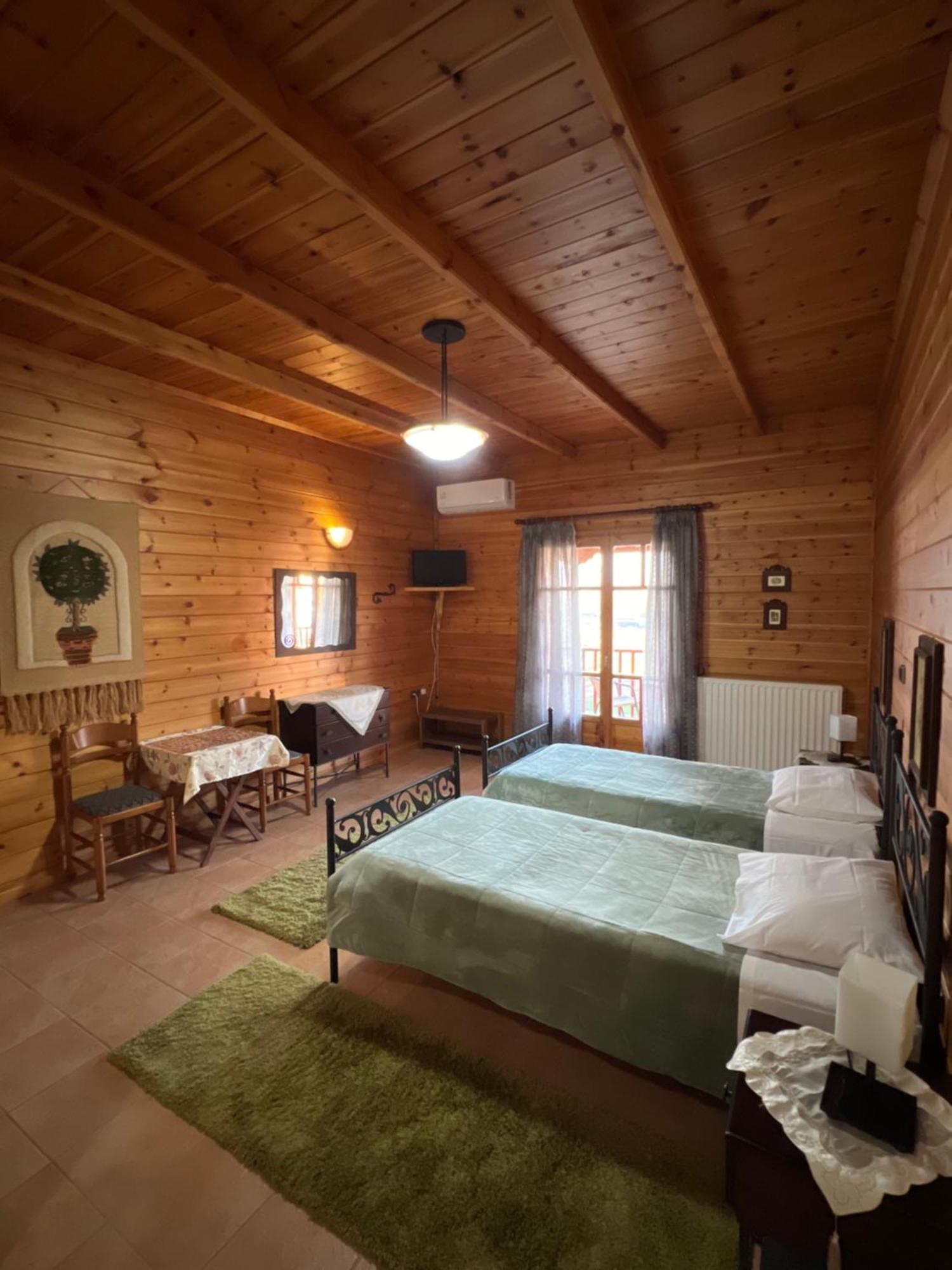 Xylino Chalet Калаврита Экстерьер фото
