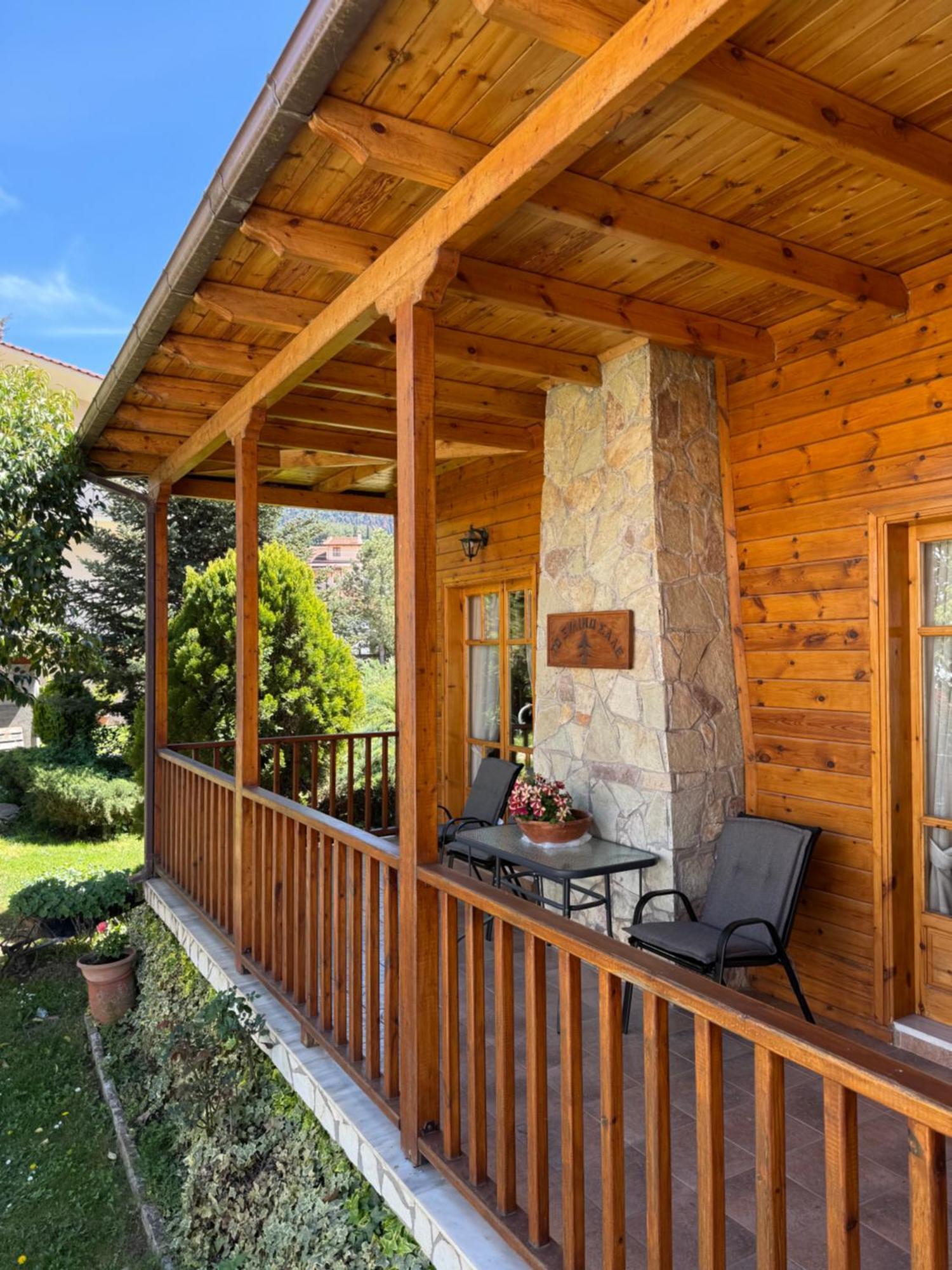 Xylino Chalet Калаврита Экстерьер фото
