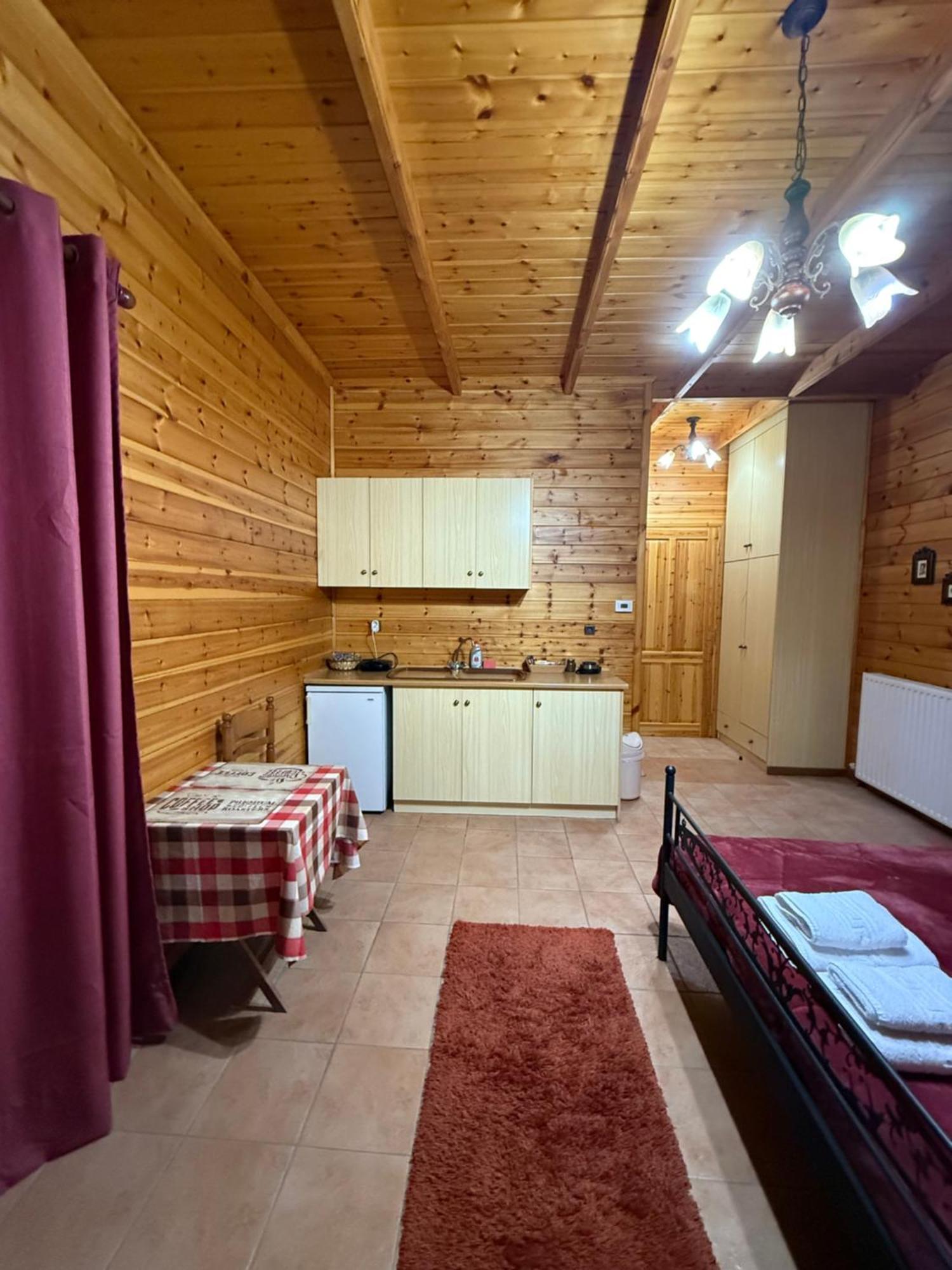 Xylino Chalet Калаврита Экстерьер фото
