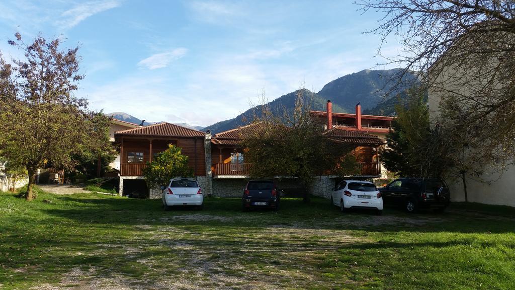 Xylino Chalet Калаврита Экстерьер фото
